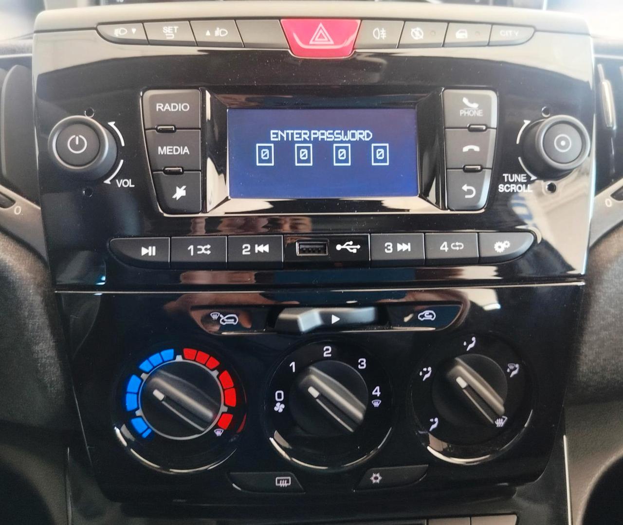 Lancia Ypsilon 1.0 firefly hybrid Silver s&s 70cv