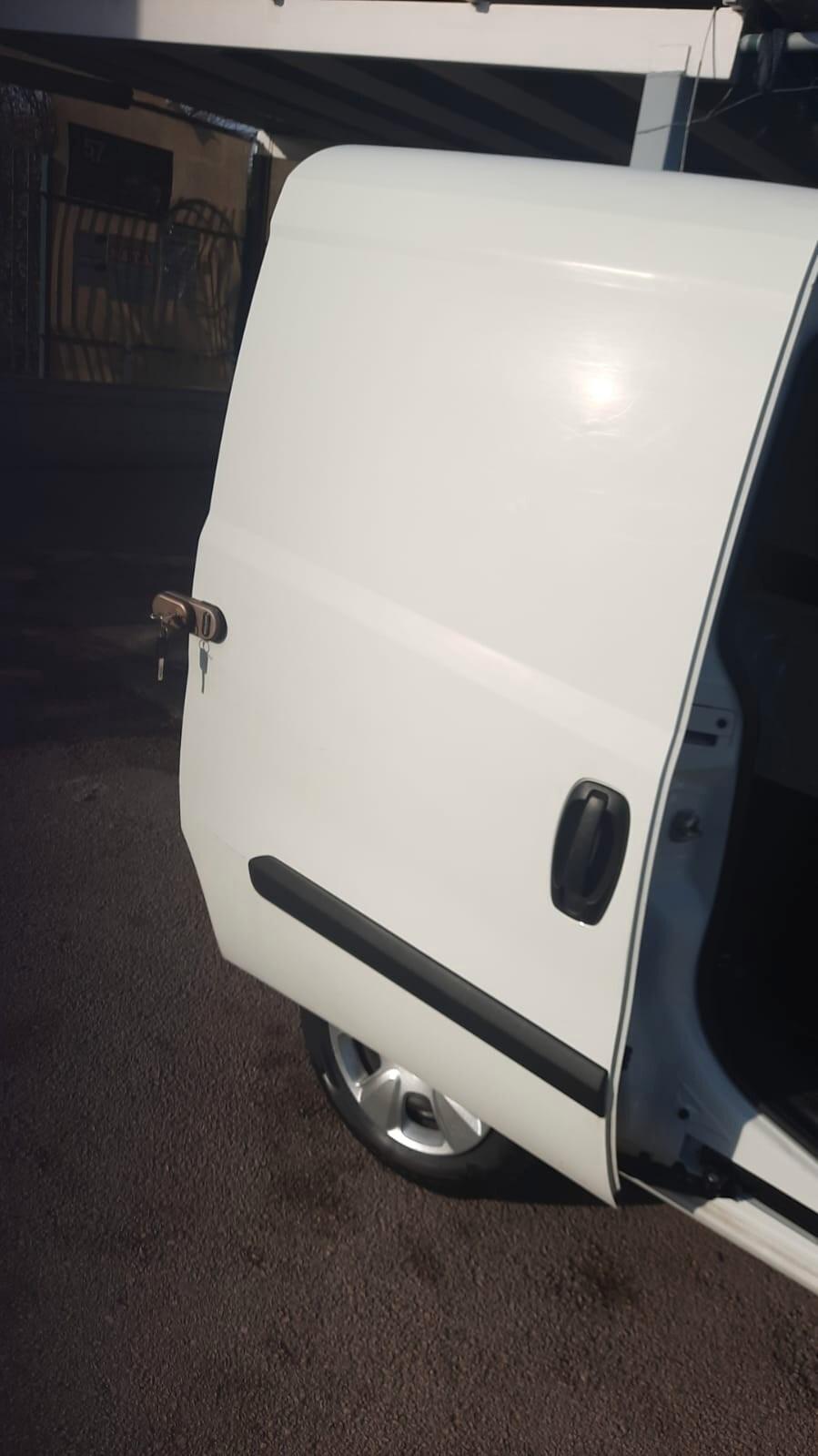 Opel Combo 1.6 CDTi perfetto se ai un furgone da dare in permuta dal 2009 in poi costa solo £5400