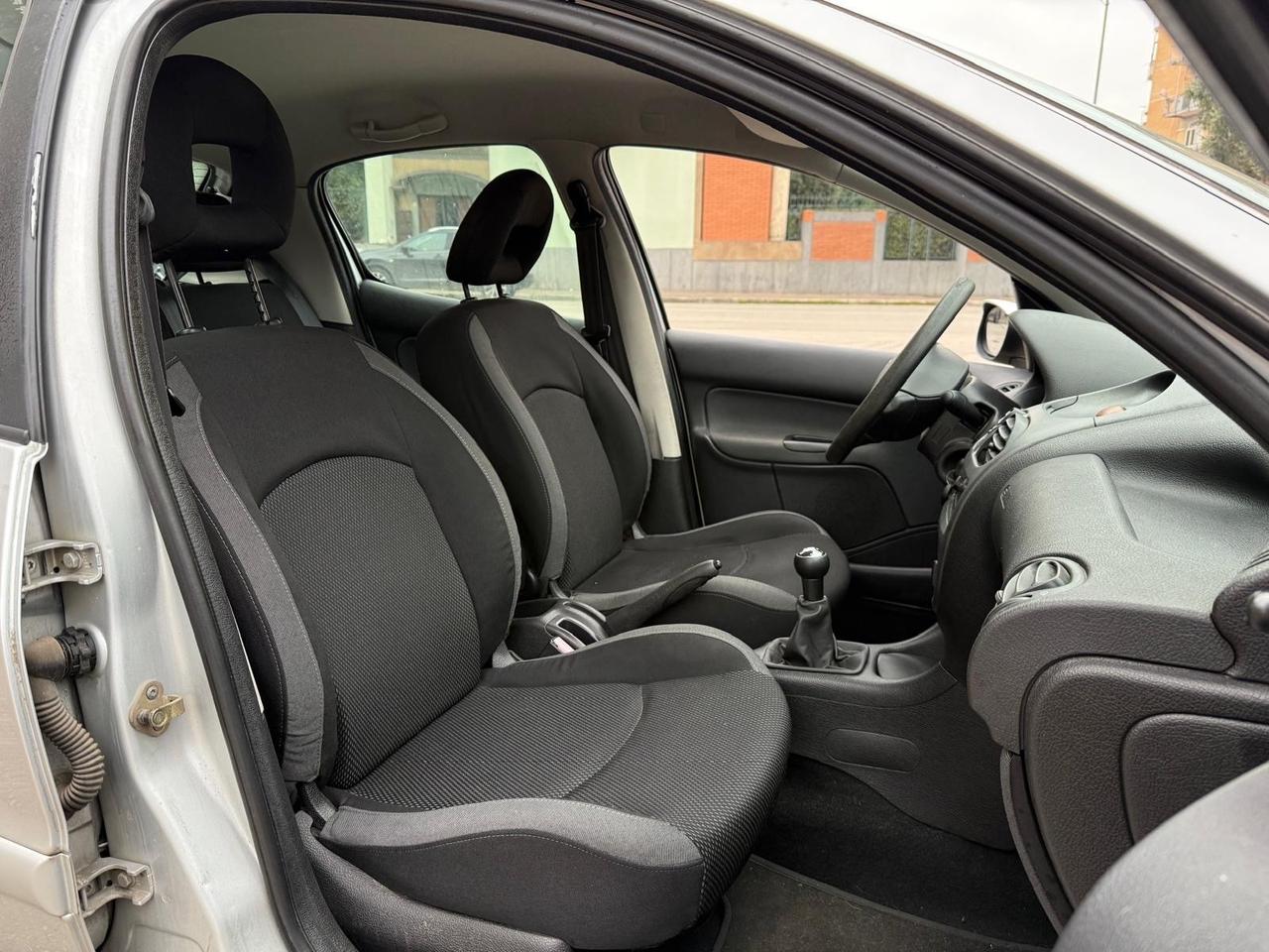 Peugeot 206 1.4 5p. CON 100MILA KM PARI AL NUOVO