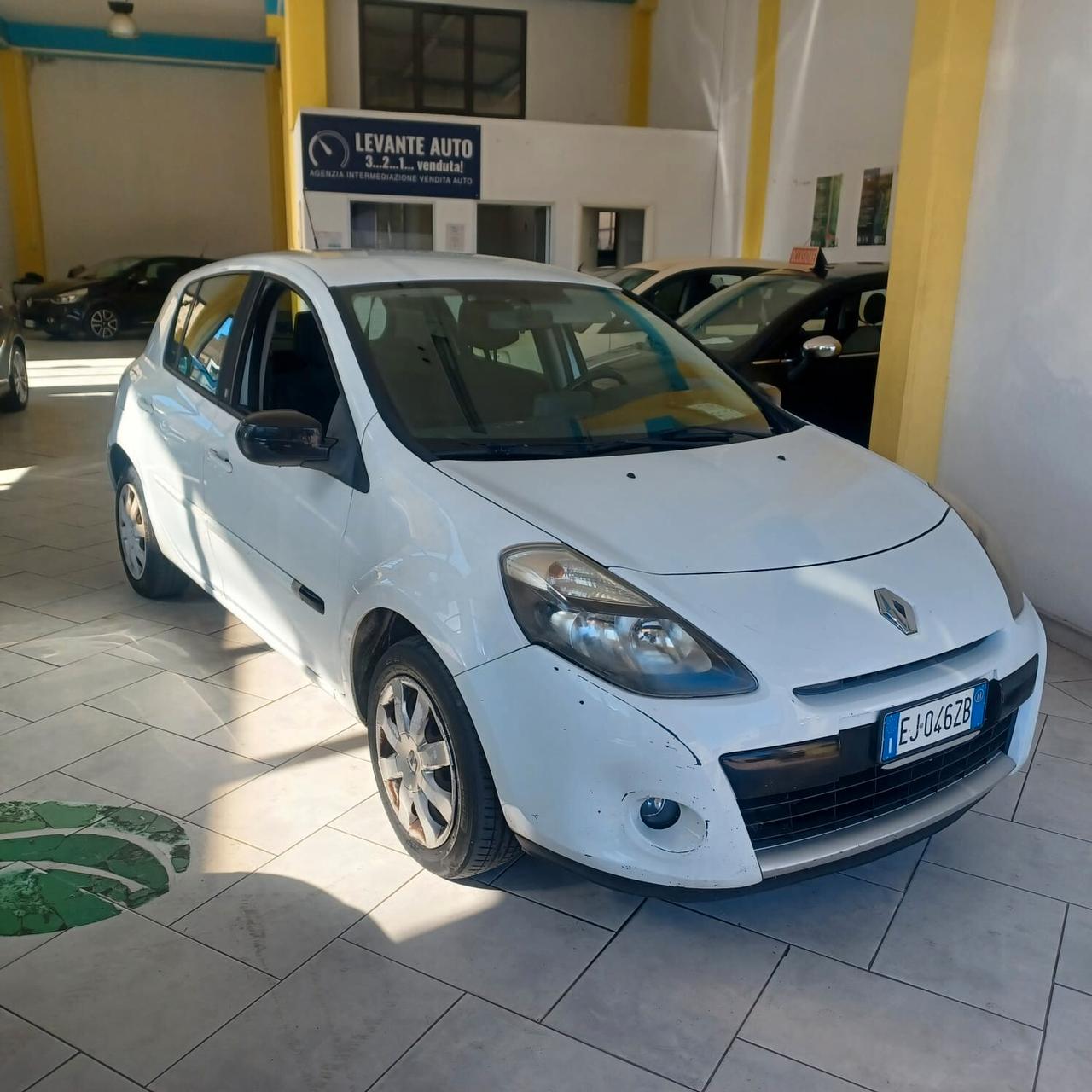 NEOPATENTATI CLIO 1.2 AFFIDABILE GARANZIA 12 MESI