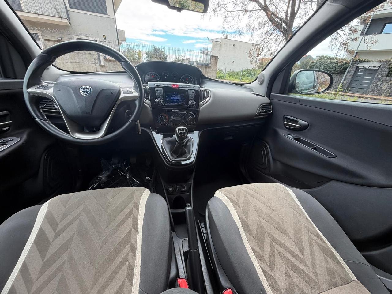 Lancia Ypsilon 1.2 69 CV 5 porte Gold
