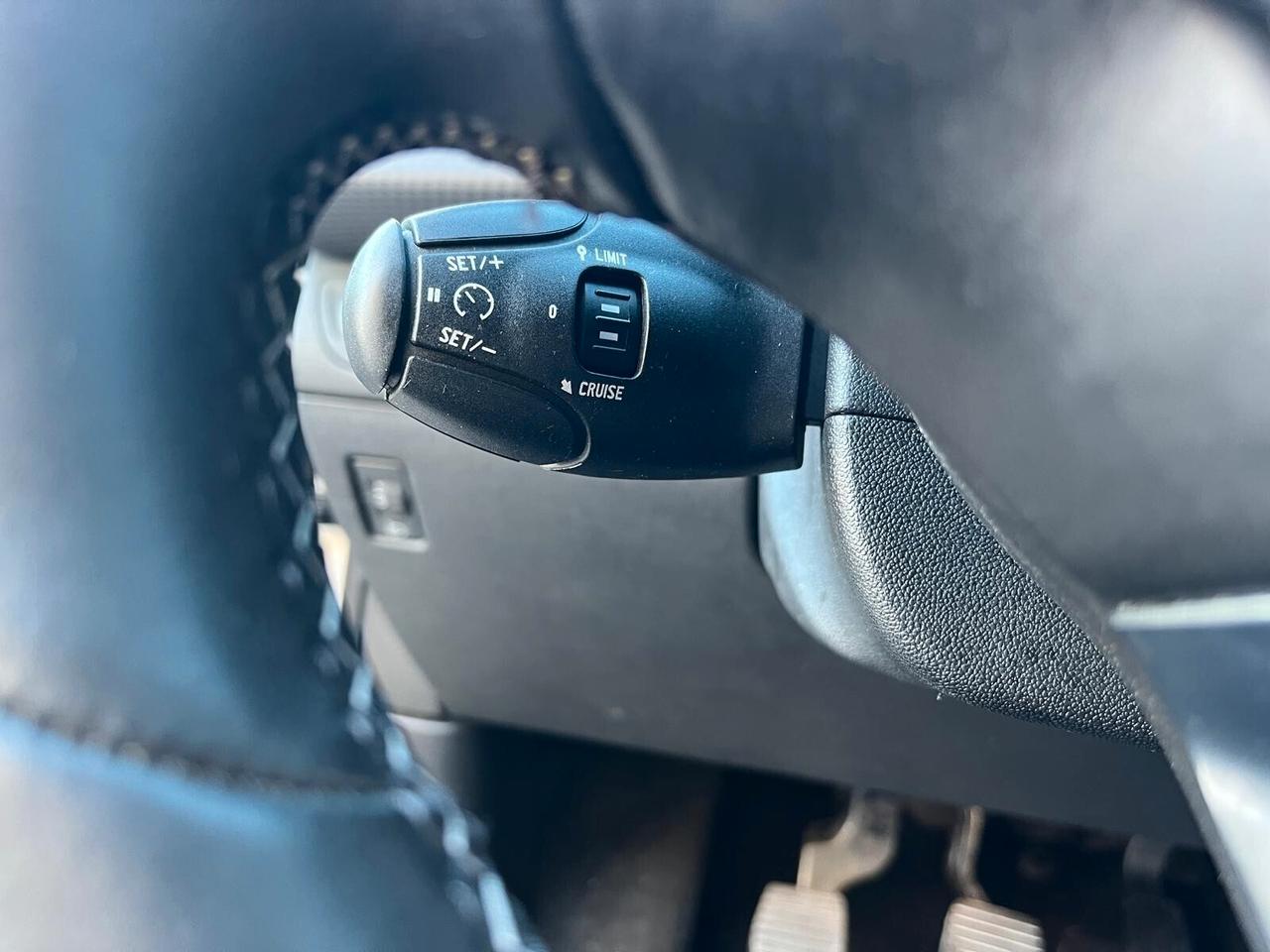 Peugeot 2008 BlueHDi 120 S&S Féline