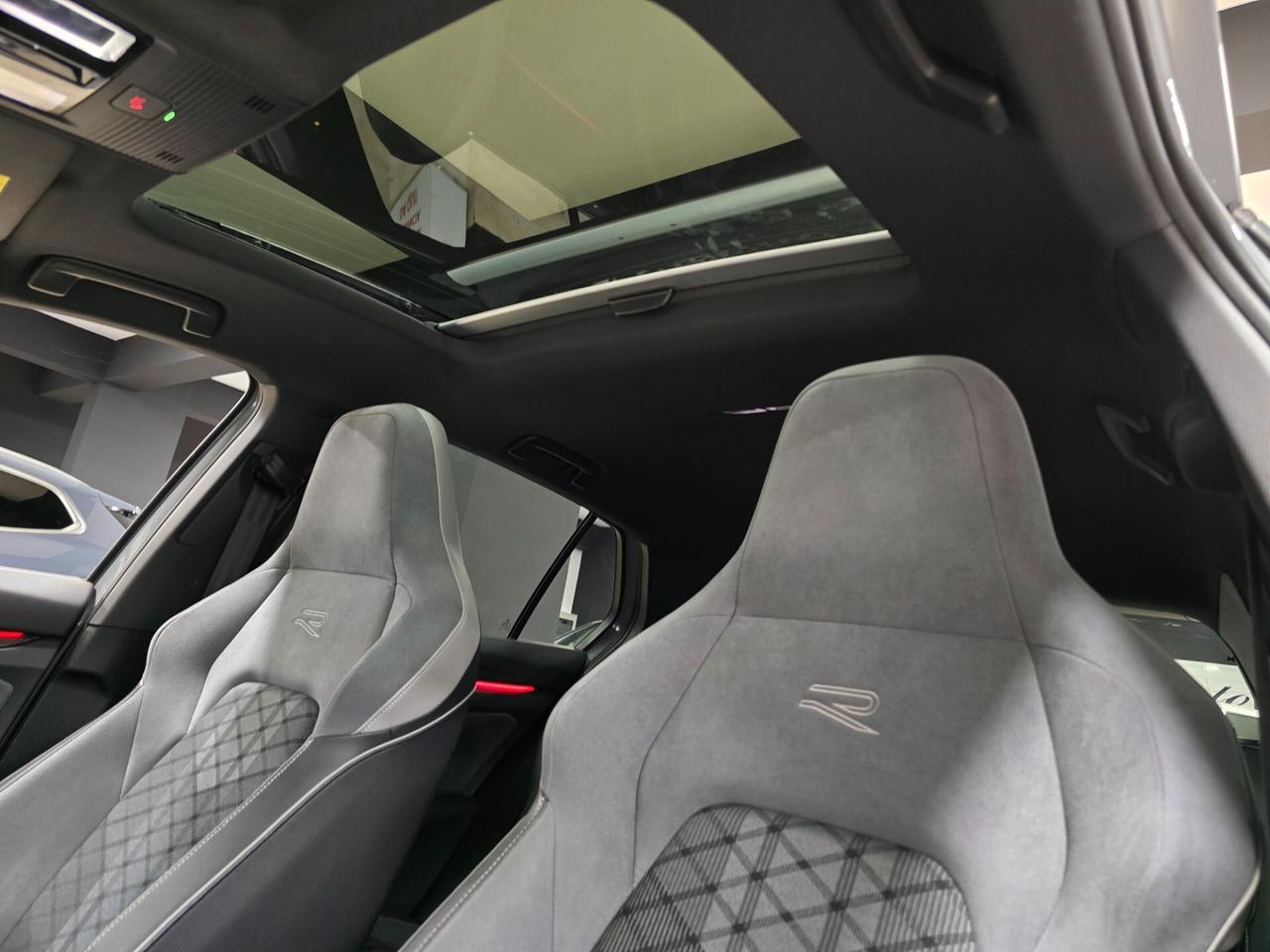 Volkswagen Golf 2.0 TDI 150 CV DSG SCR R-Line (Tetto panorama)