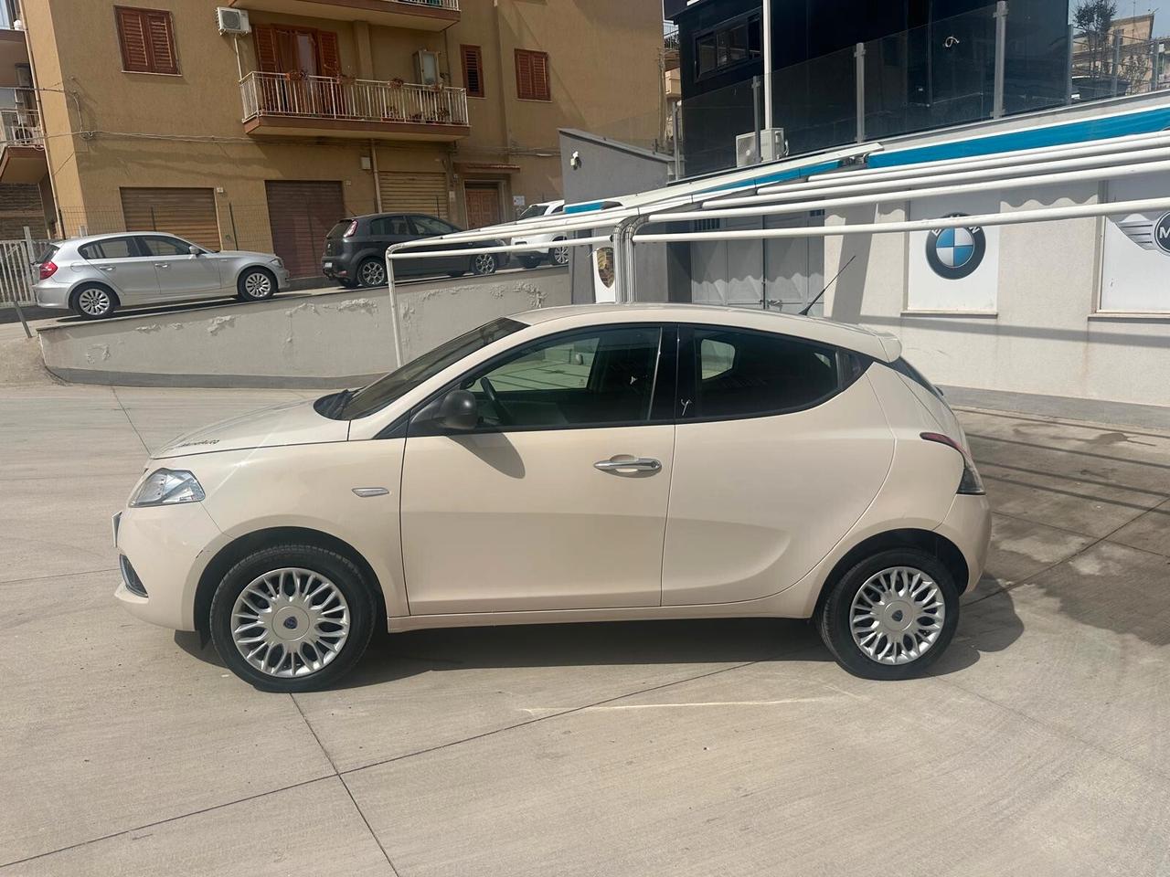 Lancia Ypsilon 1.2 69 CV 5 porte Gold