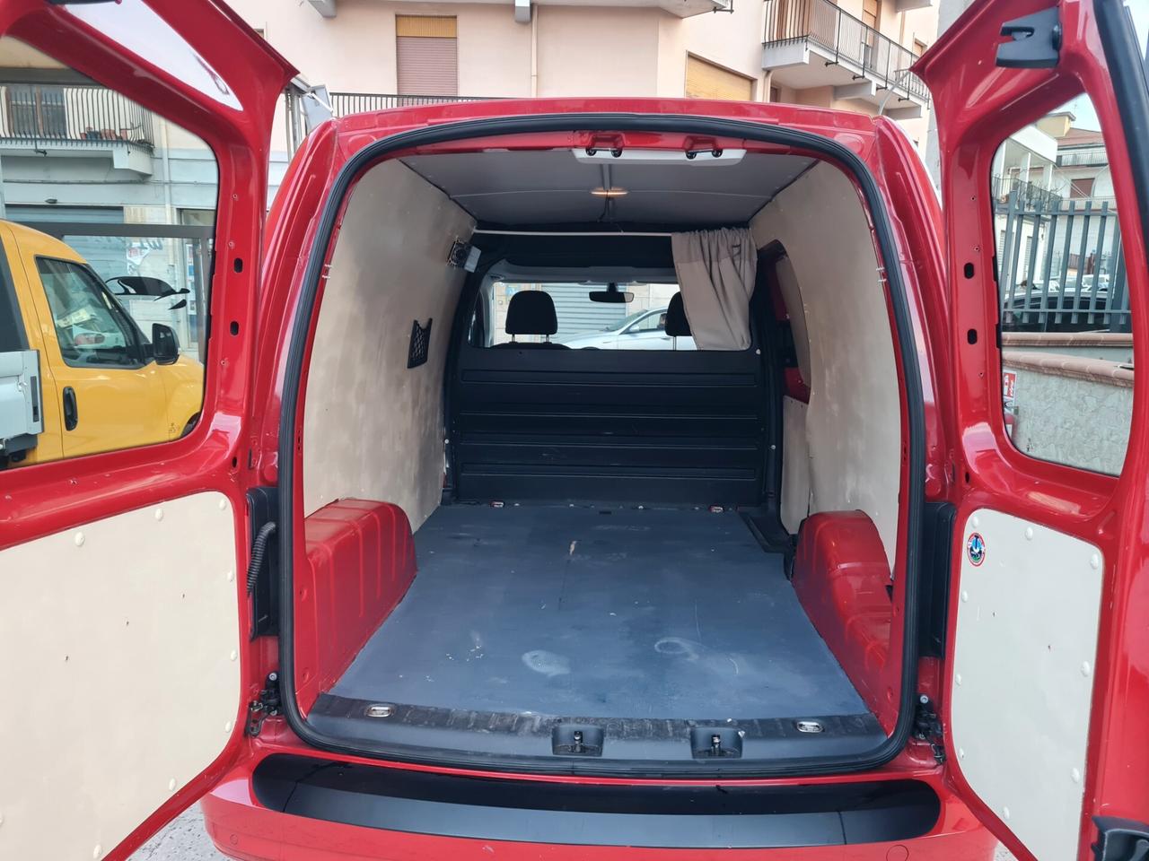 Volkswagen Caddy Maxi passo lungo