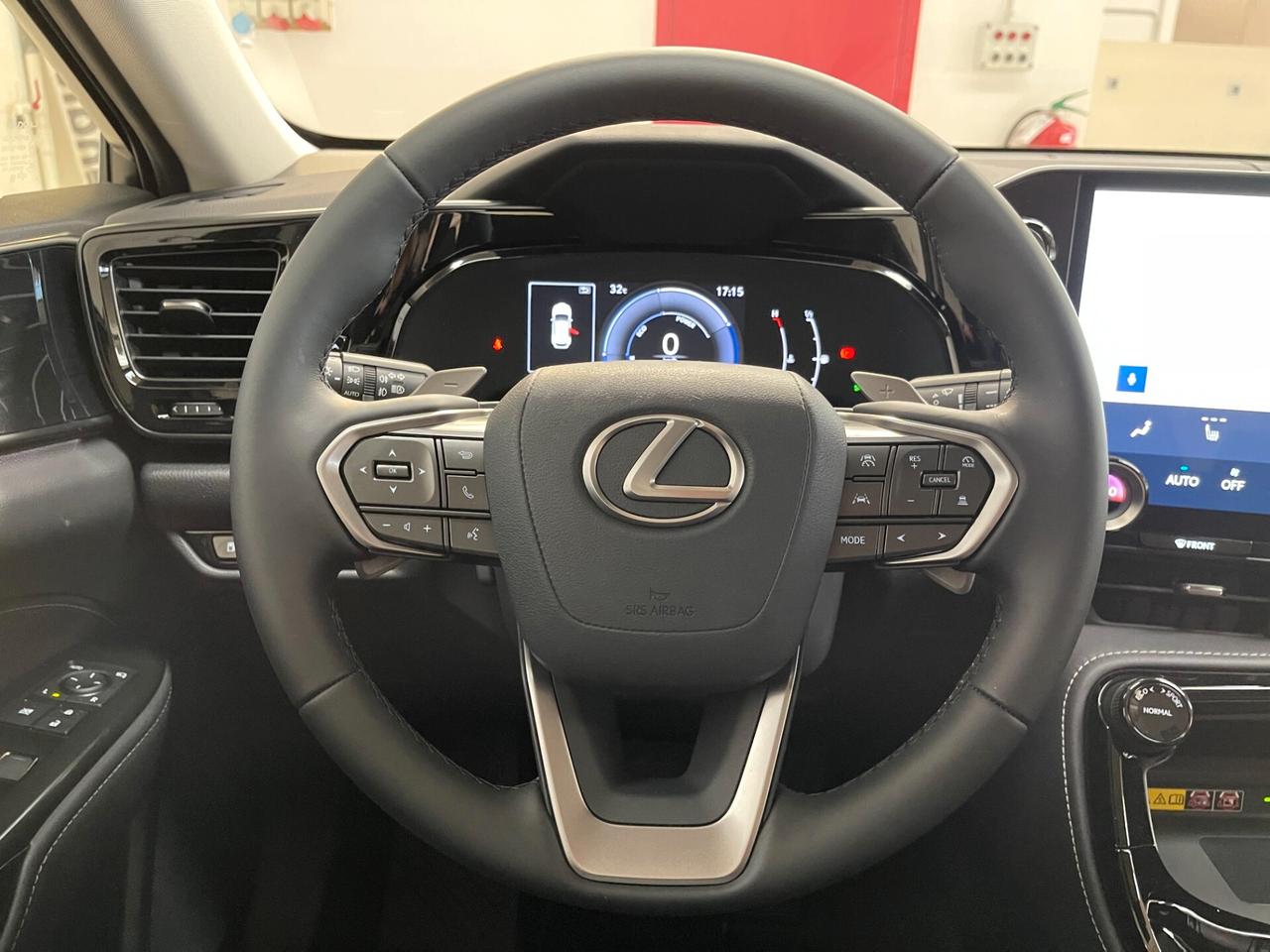 Lexus NX 350h Premium + 2.5 Hybrid 4wd 200cv e-cvt-LEGGI SOTTO