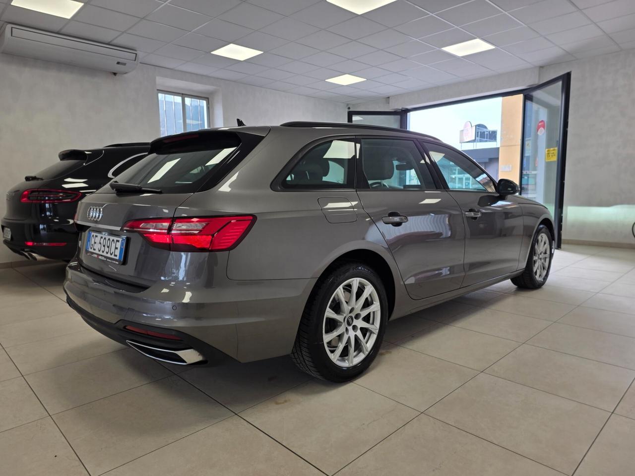 Audi A4 40 TDI S tronic Business Advanced