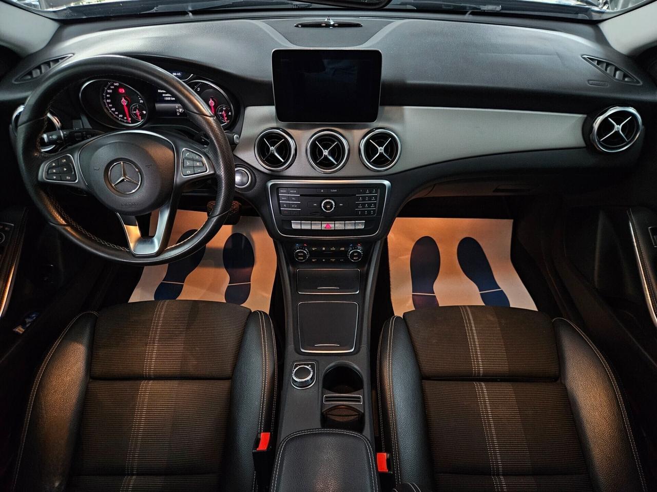 Mercedes-Benz GLA 200 d Sport 4matic auto - IVA ESPOSTA