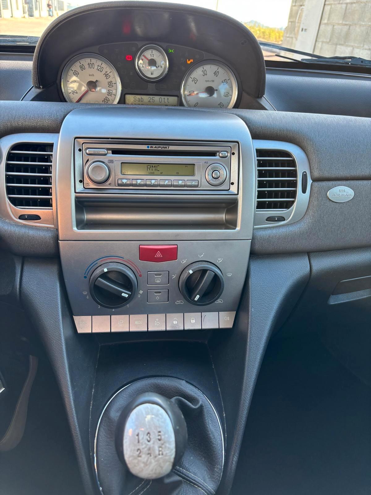 Lancia Ypsilon 1.3 MJT 75 CV Argento