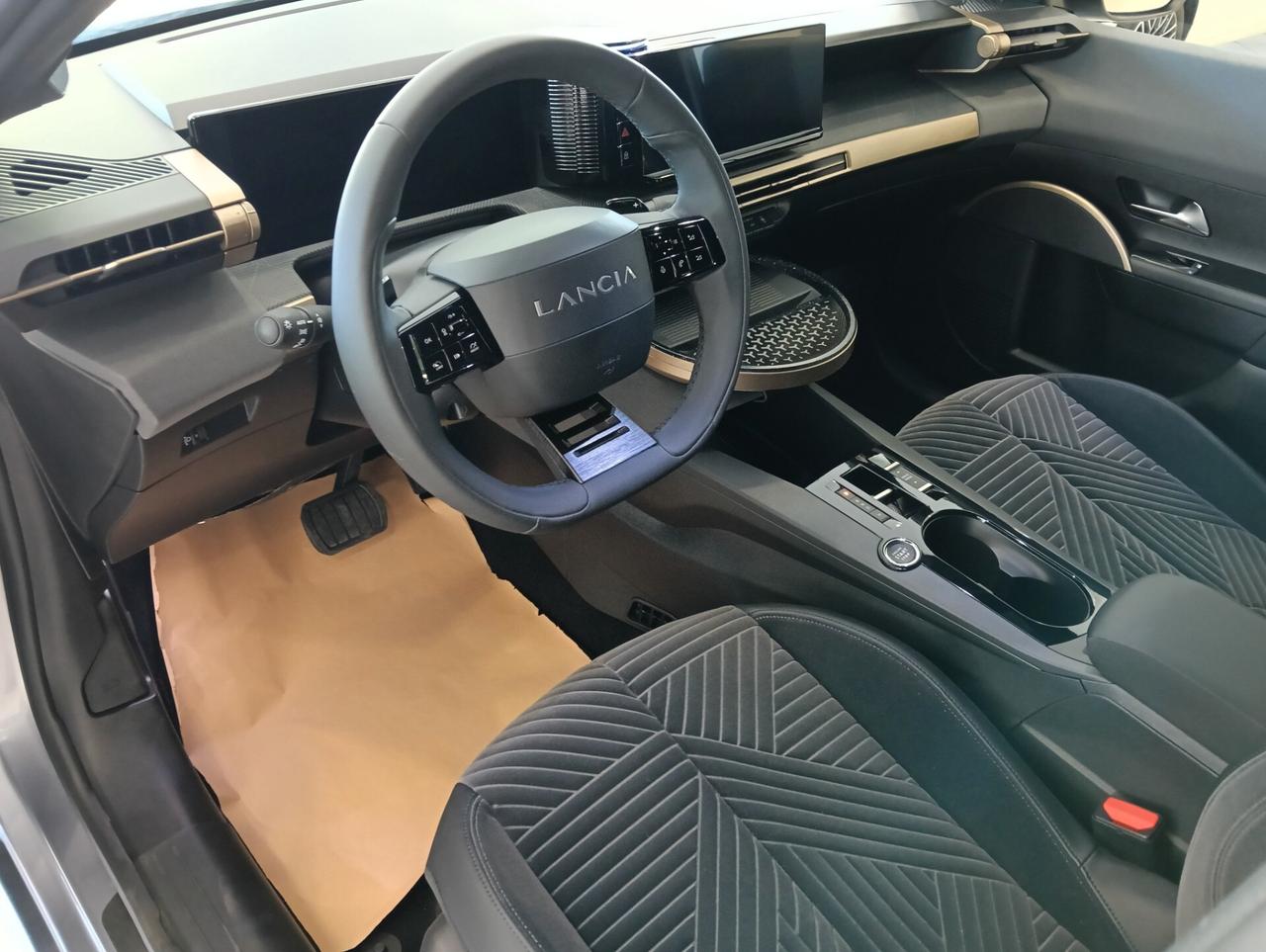 Lancia Ypsilon Hybrid e-DCT LX
