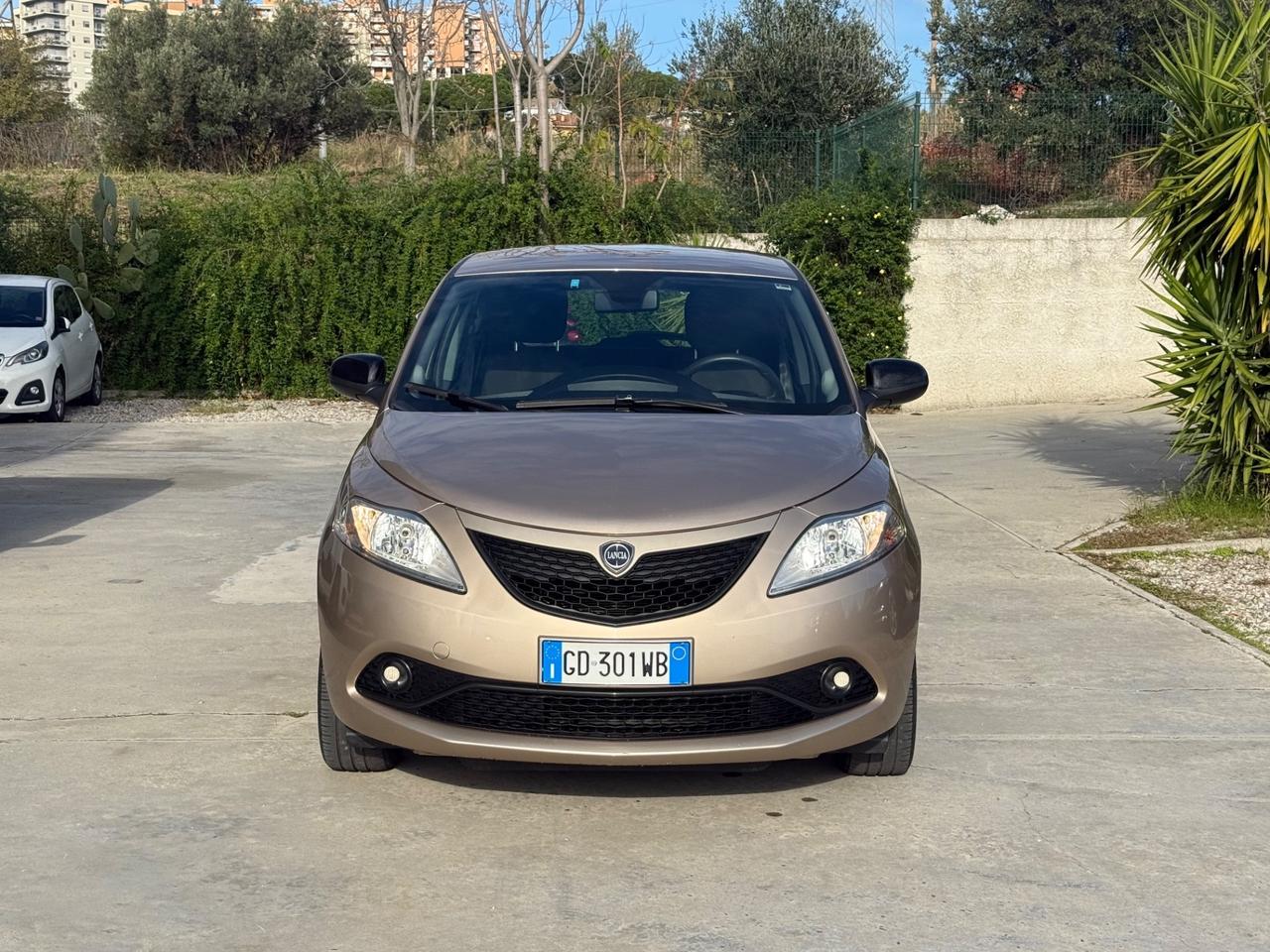 Lancia Ypsilon 1.0 FireFly 5 porte S&S Hybrid Ecochic Gold