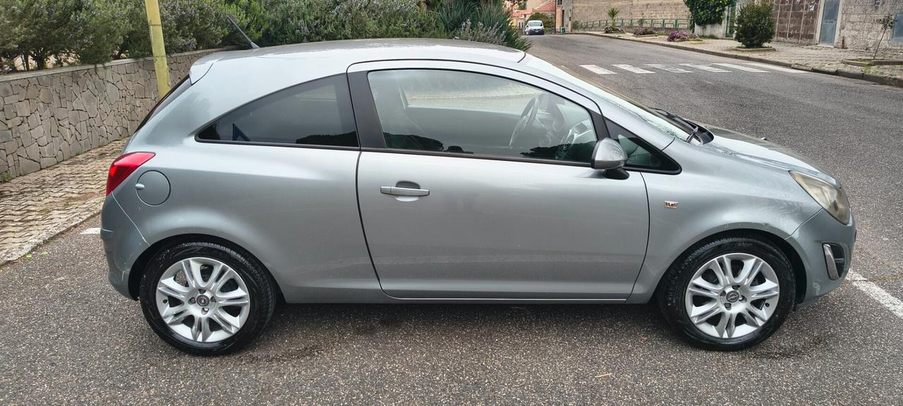 Opel Corsa 1.2 3 porte Club