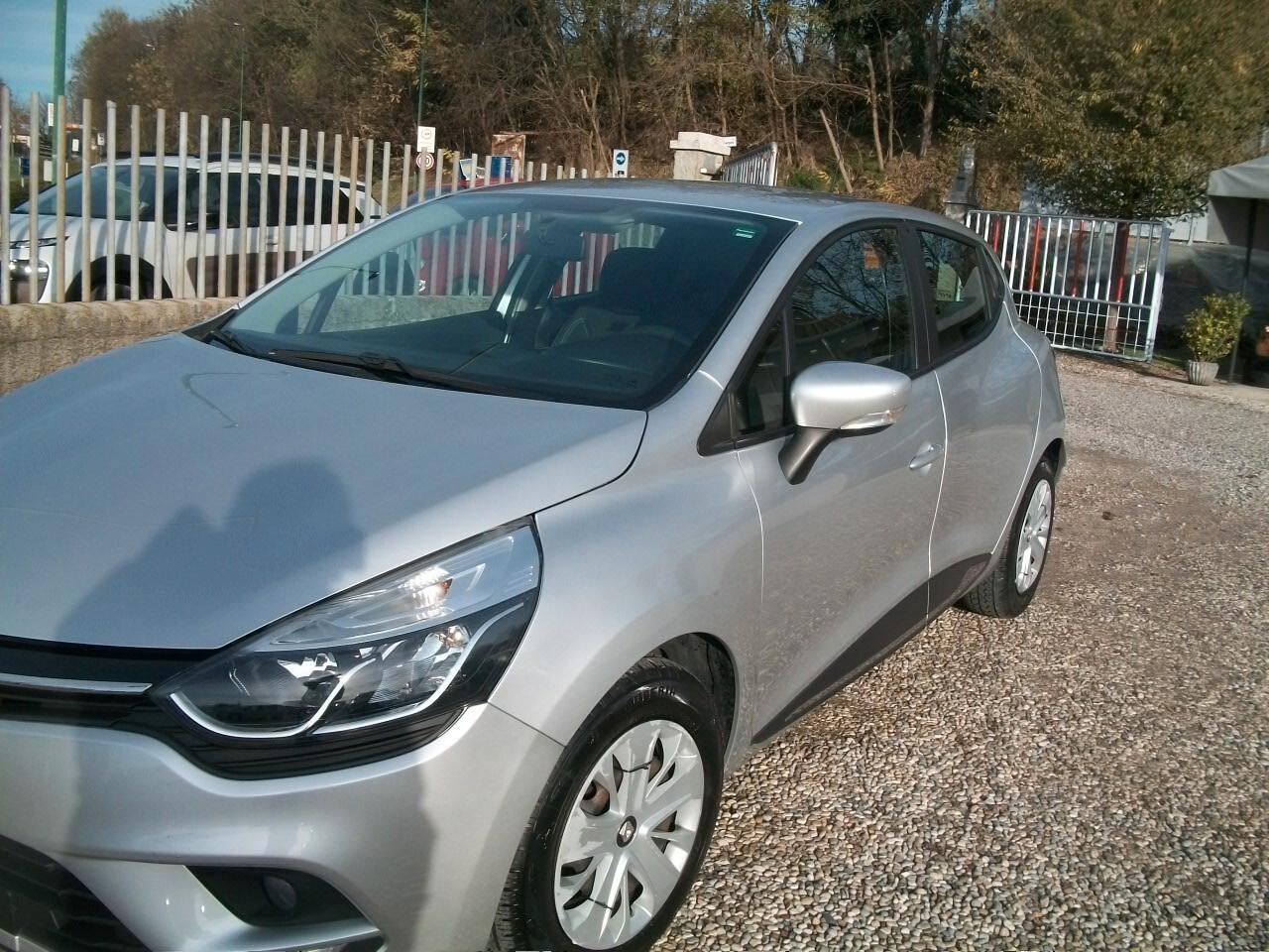 Renault Clio dCi 8V 90 CV EDC 5 porte Business CC 1461 kw 66 SI NUOVI PATENTATI GARANZIA UN ANNO