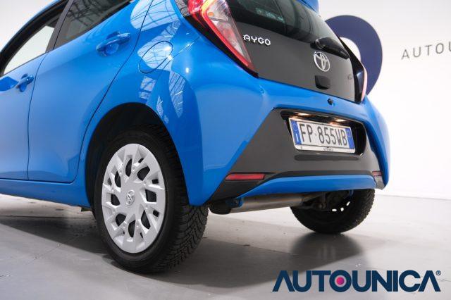 TOYOTA Aygo 1.0 VVT-i 72 CV 5 PORTE X-PLAY MMT NEOPATENTATI
