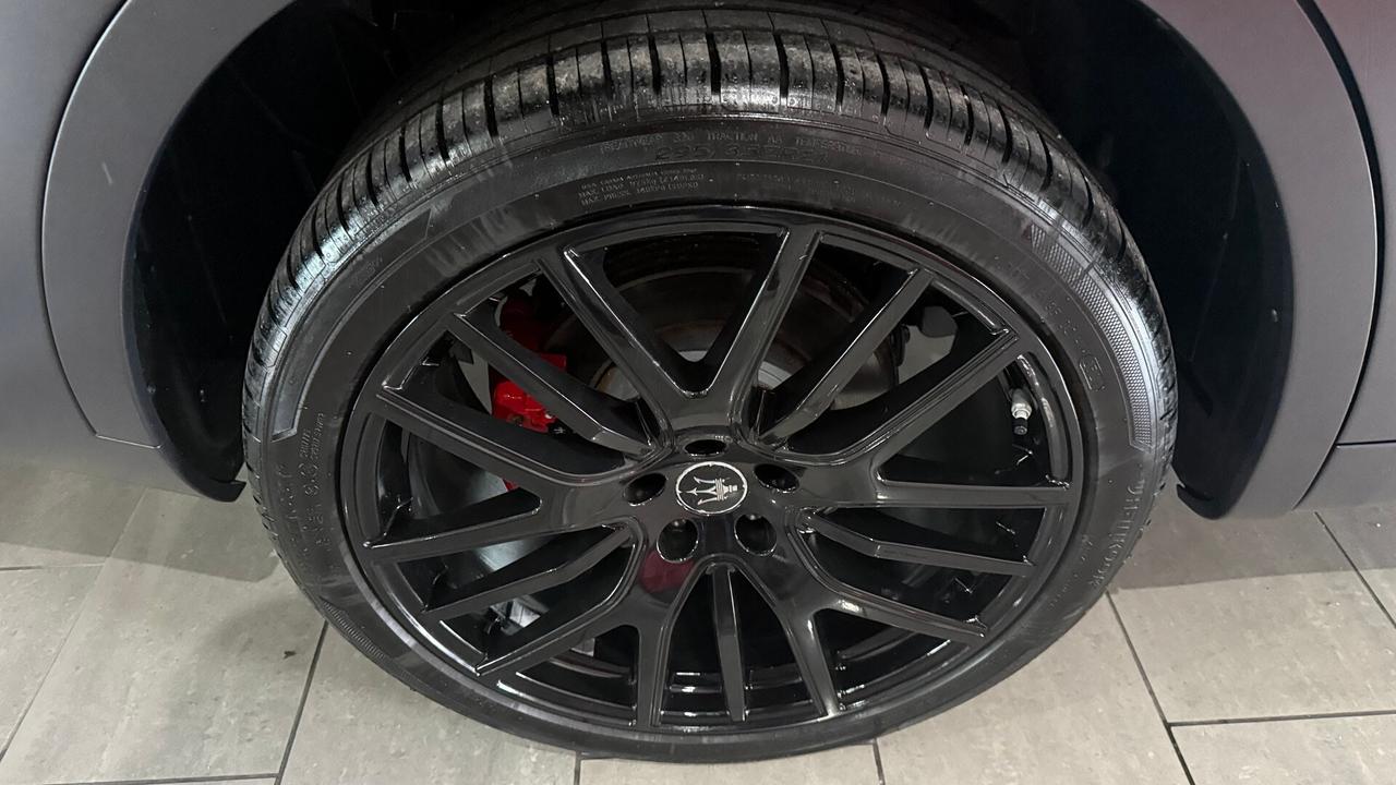 Maserati Levante V6 Diesel AWD Gransport tetto