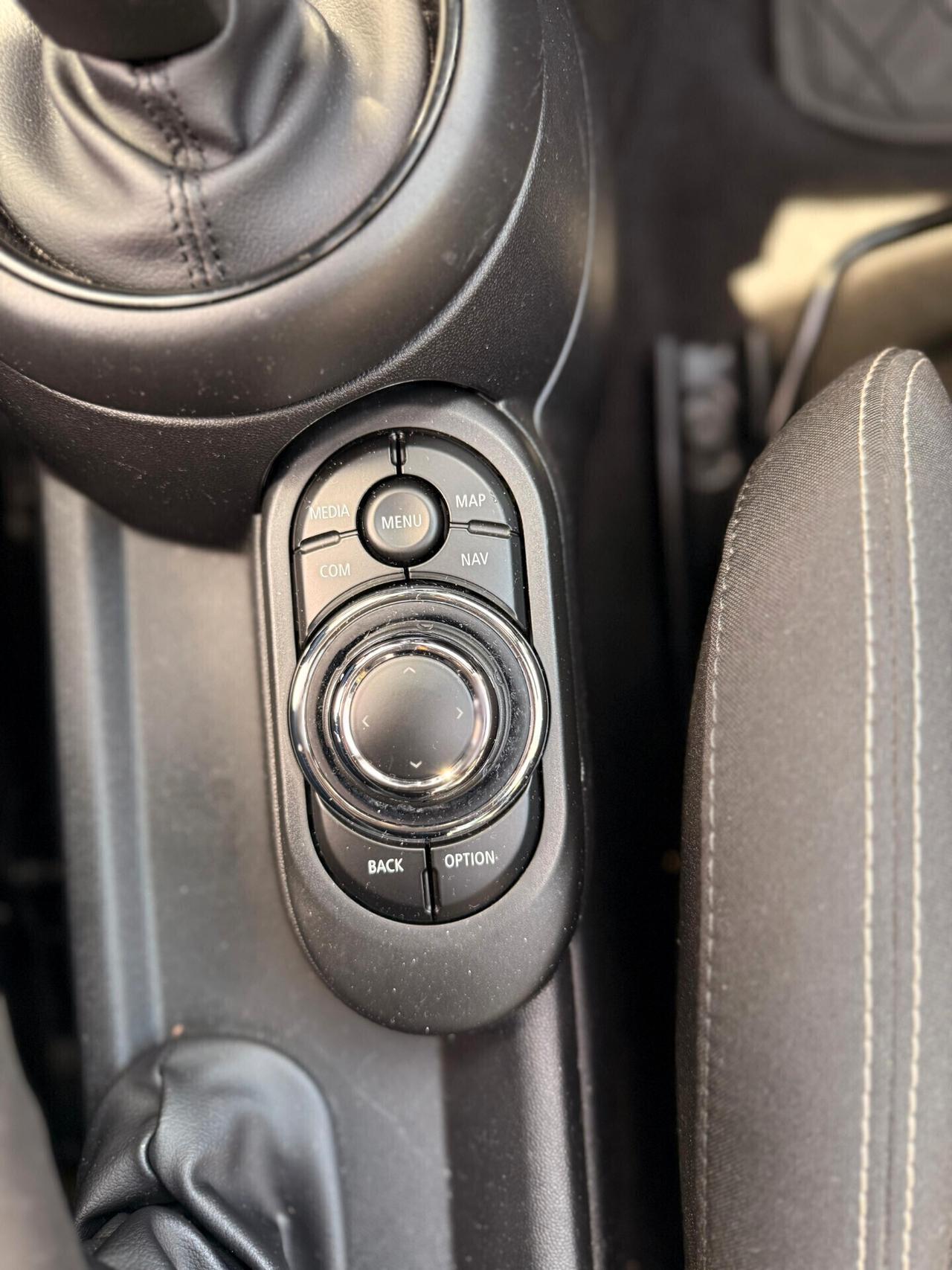Mini Mini 2.0 John Cooper Works interno ed esterno