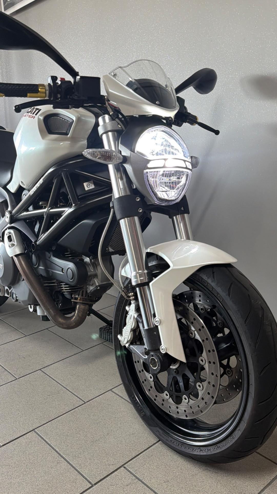 Ducati Monster 696