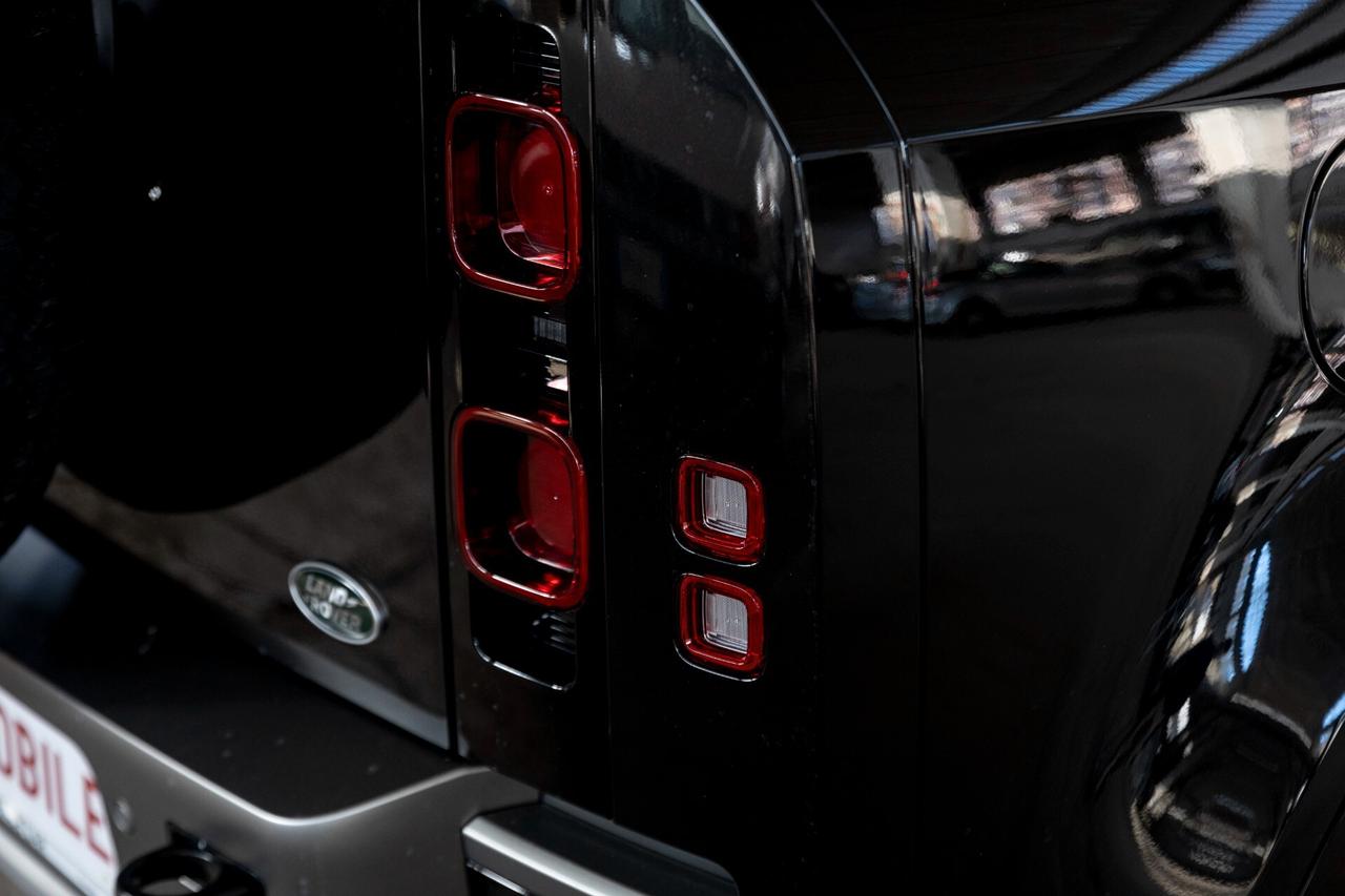 Land Rover Defender 110 3.0D I6 300 CV AWD Auto X-Dynamic S