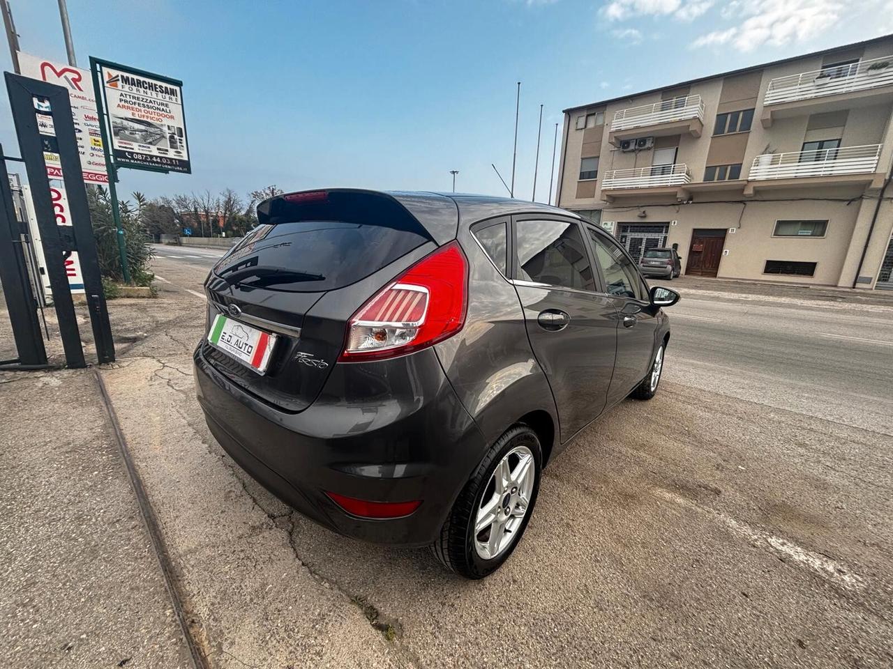 Ford Fiesta 1.5 TDCi 75CV 5 porte Titanium