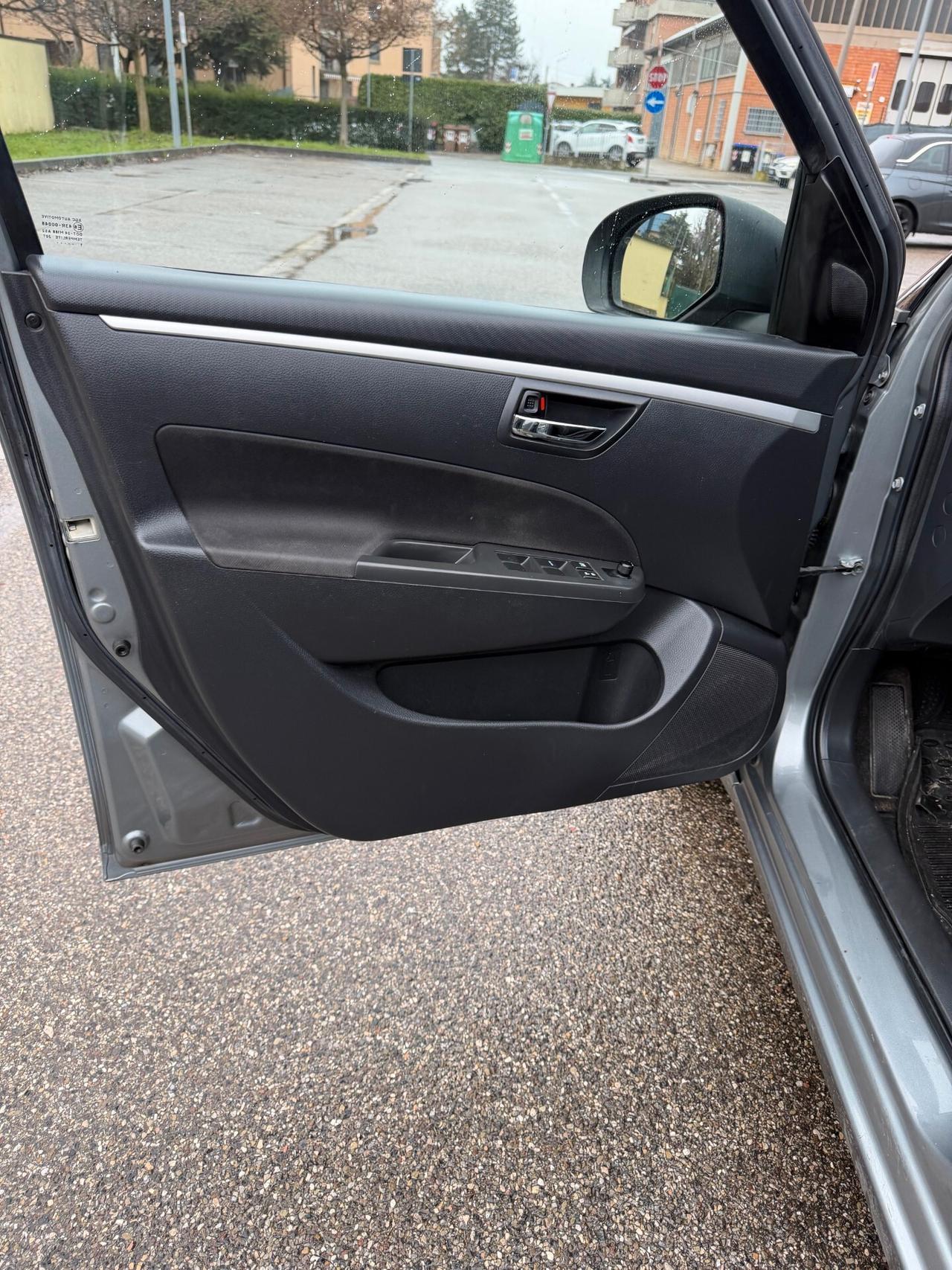 Suzuki Swift 1.2 - NEOPATENTATI - 12 MESI DI GARANZIA -