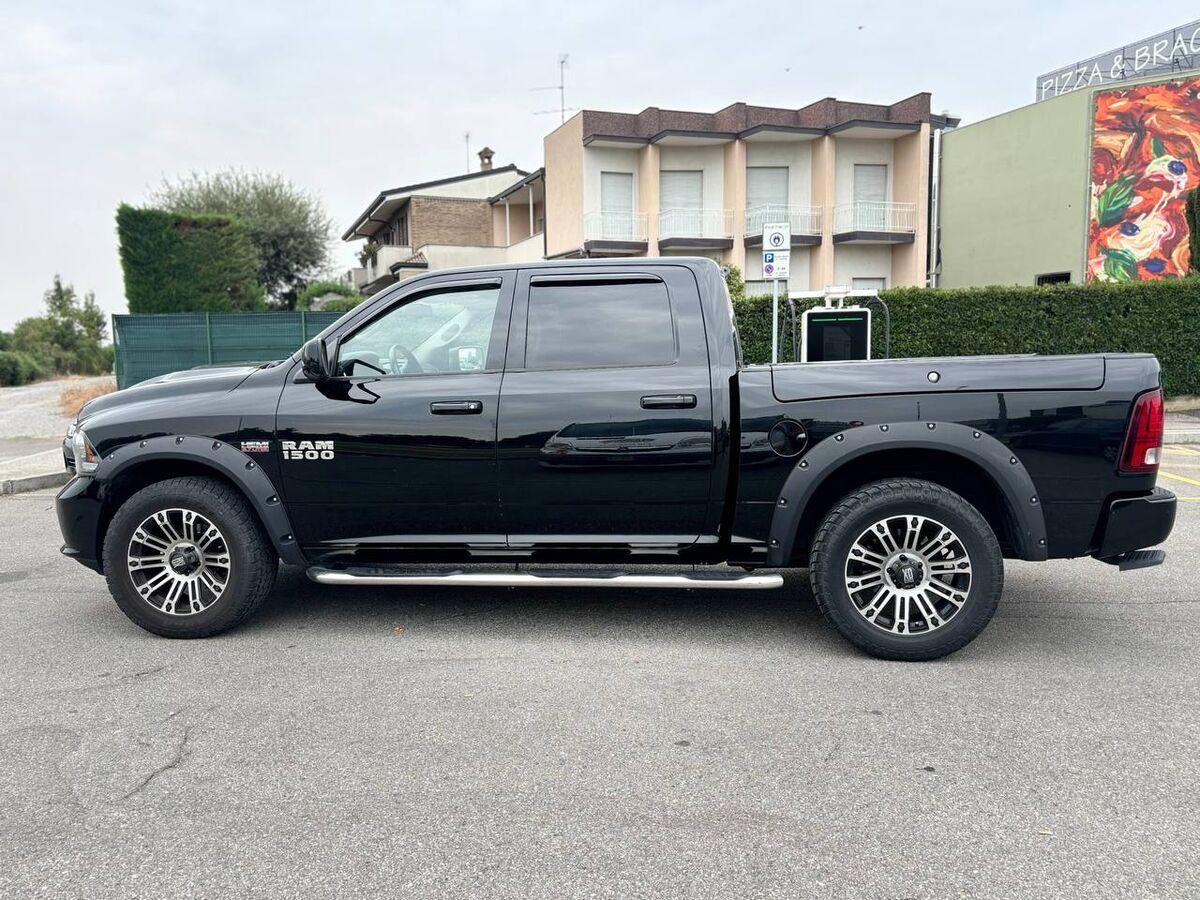 Ram Ram 1500 4x4 5.7 V8 Quad Cab MB Sport 395cv at8