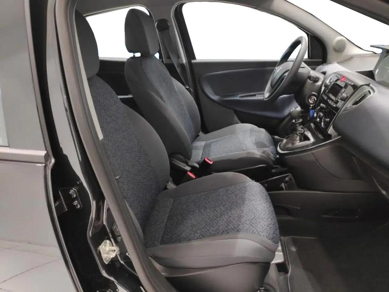 Lancia Ypsilon 1.2 69 CV 5 porte Gold Ok Neopatentati