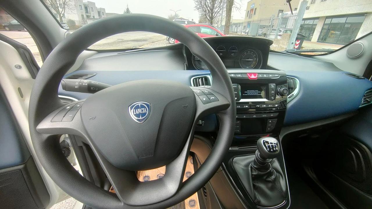 Lancia Ypsilon 1.0 FireFly 5 porte S&S Hybrid Oro