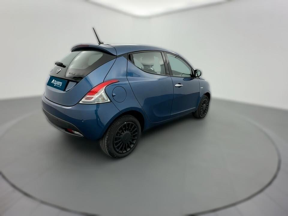 Lancia Ypsilon NOLEGGIO LUNGO TERMINE