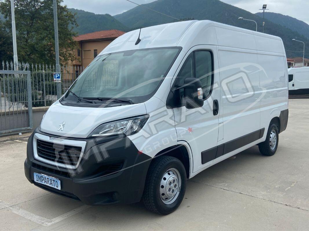 Peugeot Boxer 333 L2H2 2.2 BLUEHDI 140CV SES