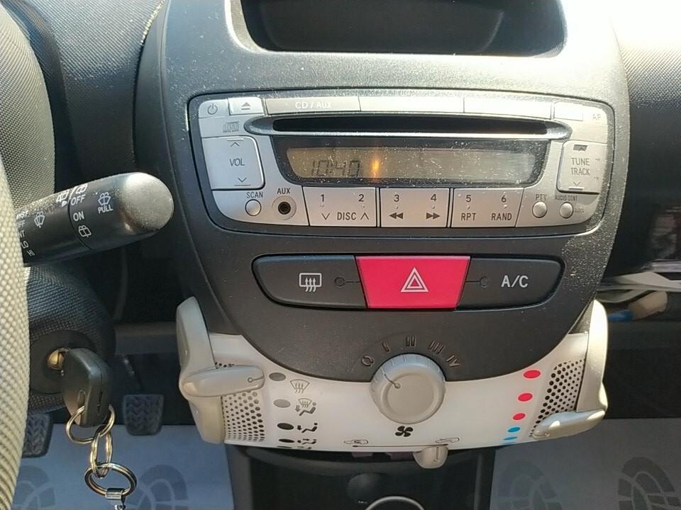 Toyota Aygo 1.0 12V VVT-i 5 porte Active Connect Neopatentati