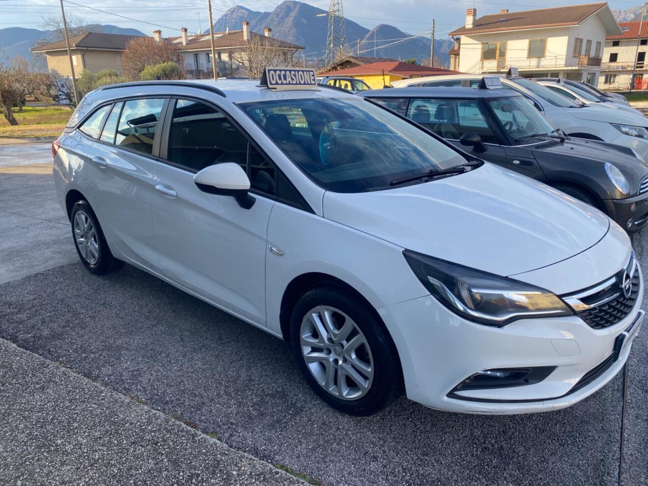 Opel Astra 1.6 CDTI Sports Tourer - automatico