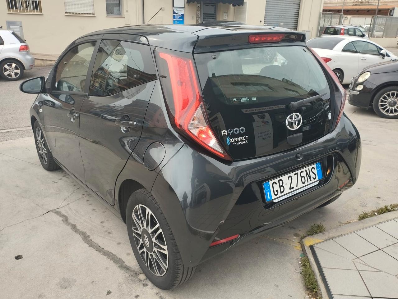 Toyota Aygo Connect 1.0 72 CV 5 porte x-play