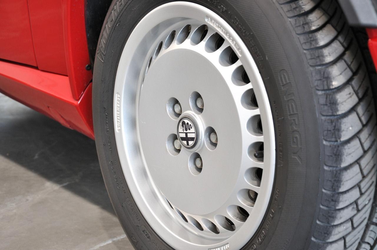 Alfa Romeo 75 2.0i Twin Spark Prima serie Rosso CRS
