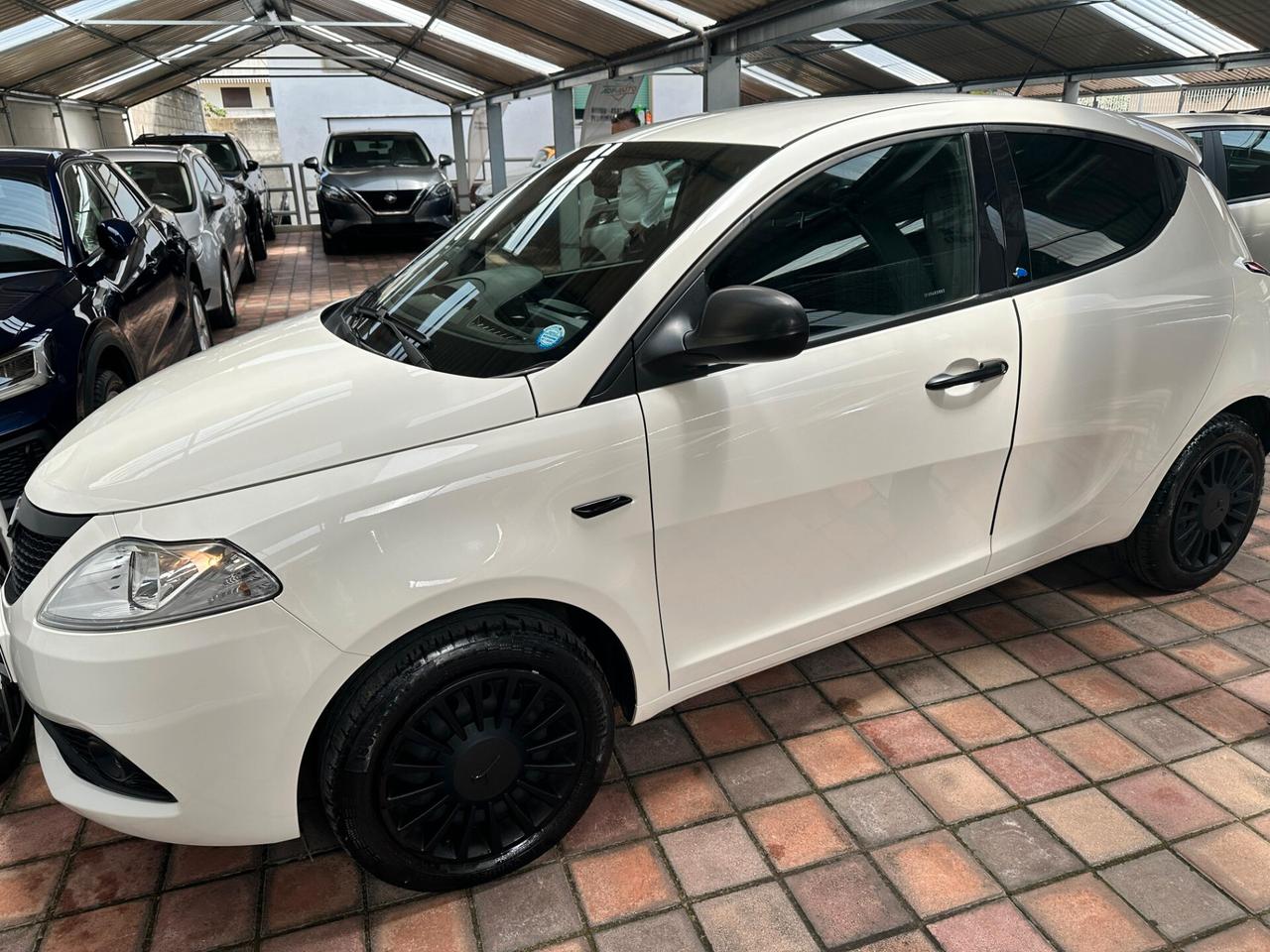 Lancia Ypsilon 1.2 69 CV 5 porte Gold