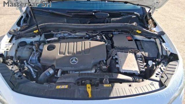 MERCEDES-BENZ GLA 180 GLA 180D Business Extra auto TG : GM513KY