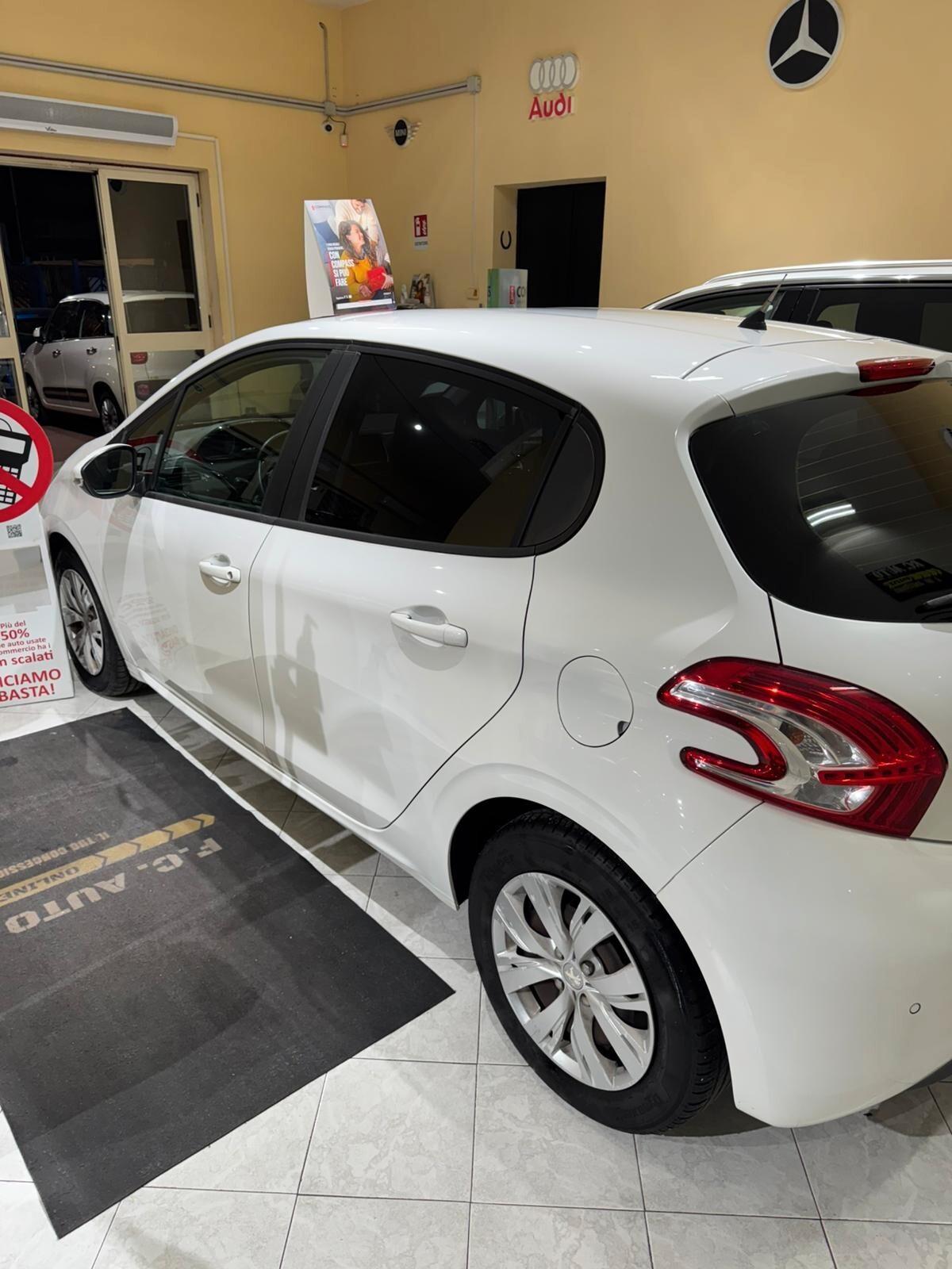 Peugeot 208 1.4 HDi 68 CV 5 porte Allure