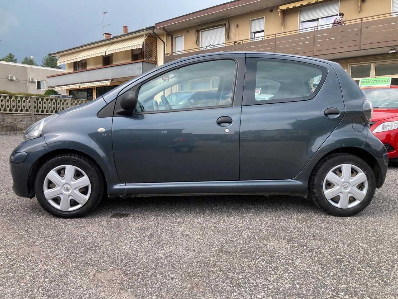 TOYOTA AYGO 5 porte 1.0 BENZINA 68 CV – NEOPATENTATI