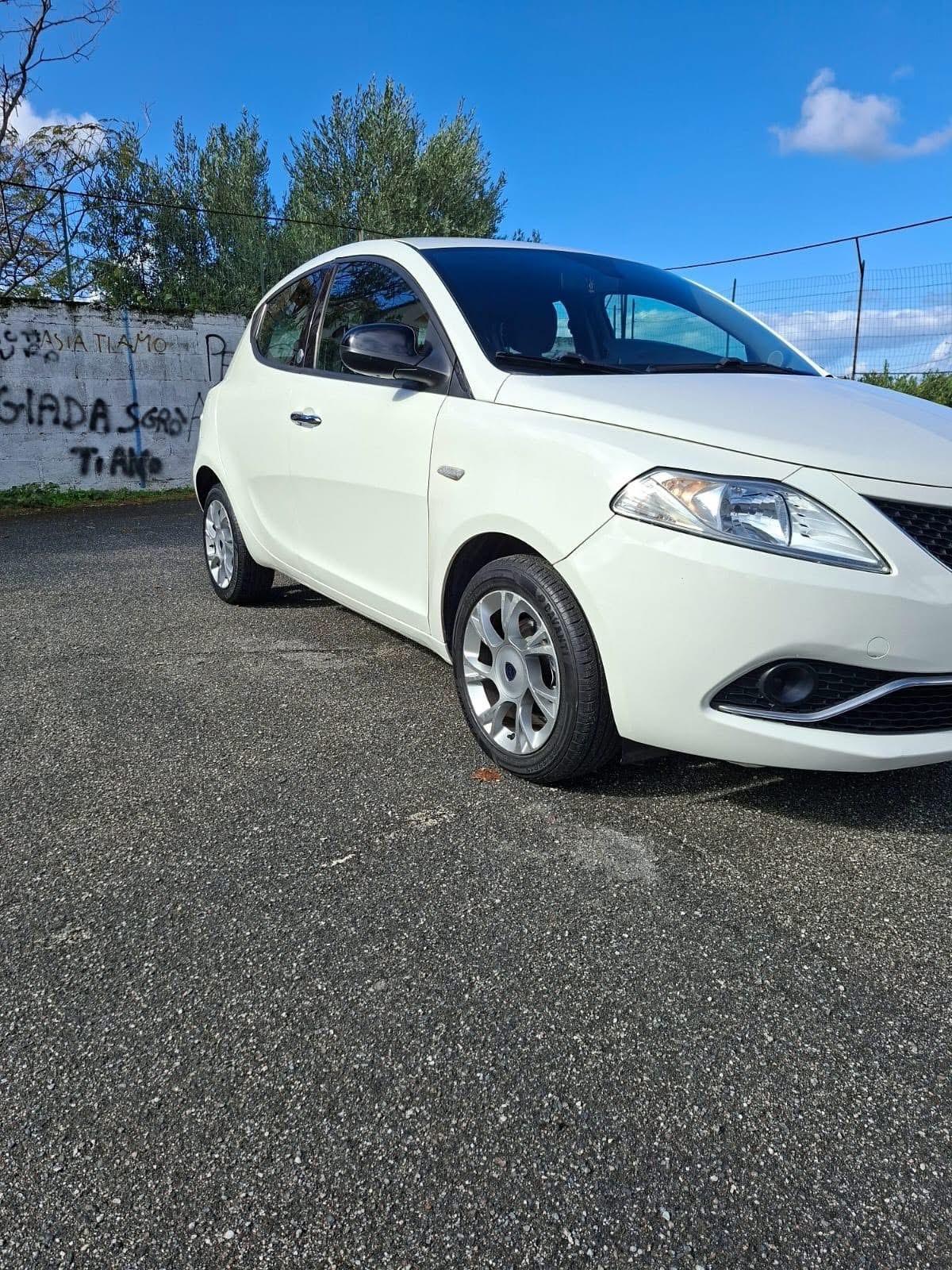Lancia Ypsilon 1.2 69 CV 5 porte GPL Elefantino
