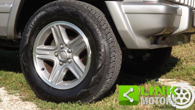 JEEP Cherokee Classic 2.5 TD 4 x4 ben tenuto