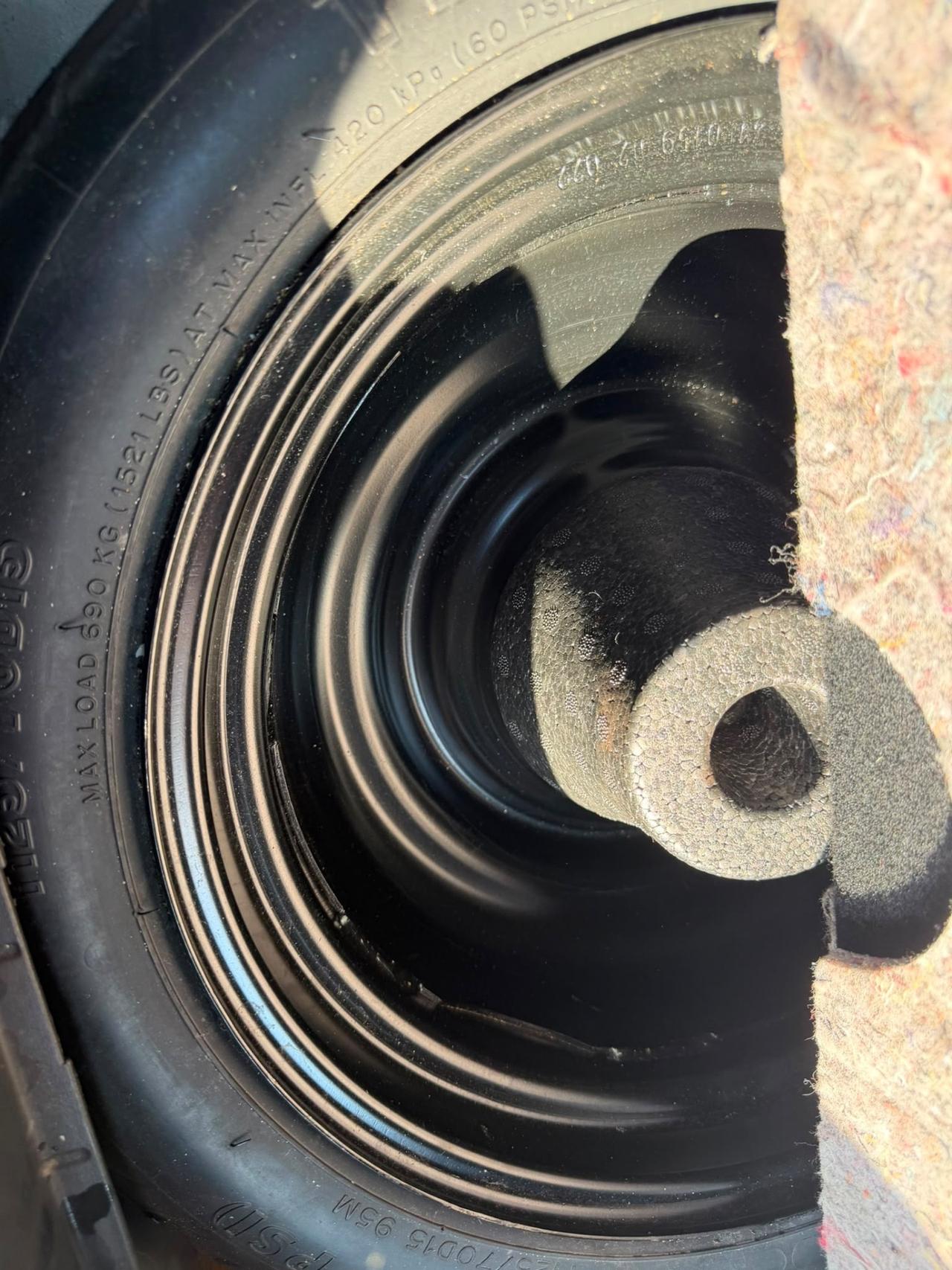 Toyota Yaris Benzina-5 Porte- Neopatentati- Clima