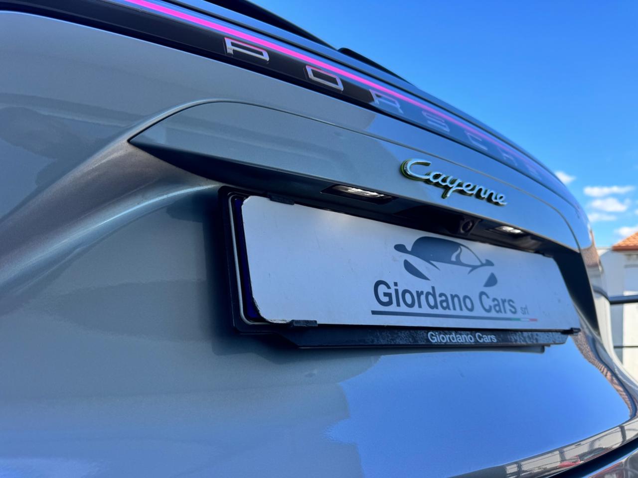 Porsche Cayenne 3.0 V6 E-Hybrid open edition uni pro italia