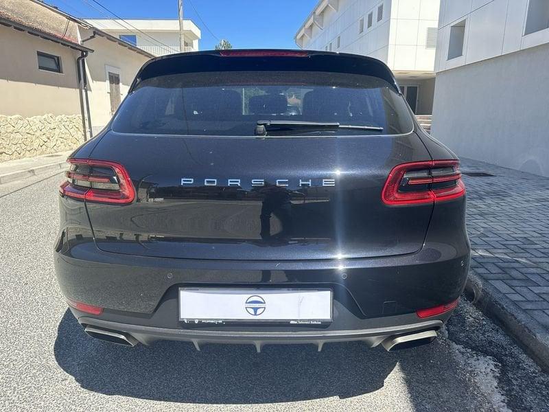 Porsche Macan -