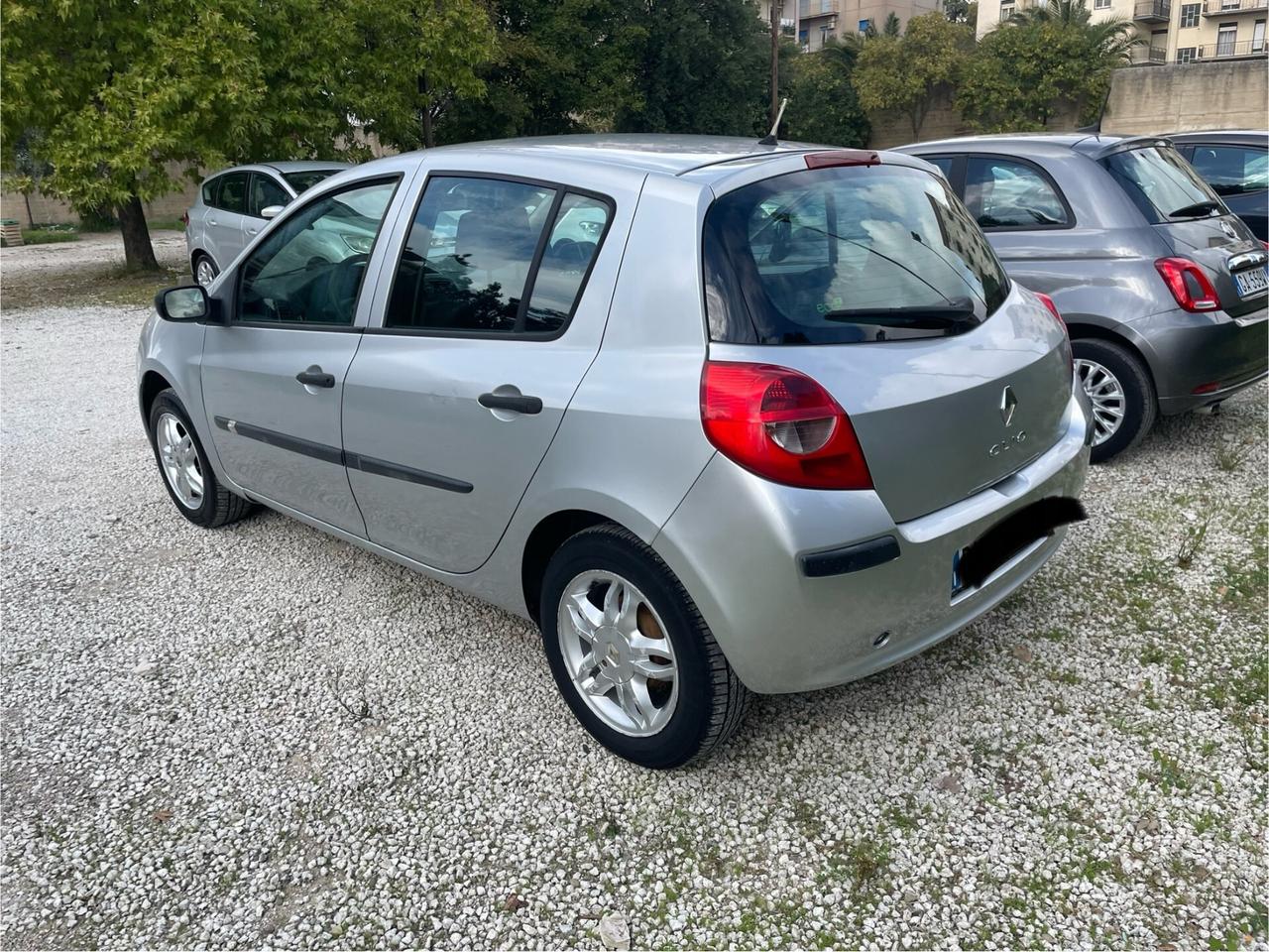 Renault Clio Storia 1.2 16V 5 porte Dynamique