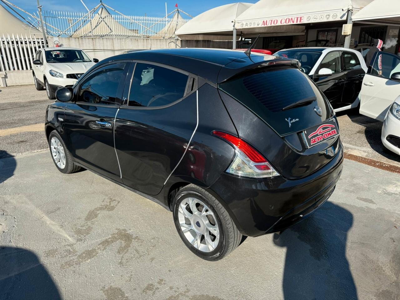 Lancia Ypsilon 1.2 69 CV 5 porte Silver