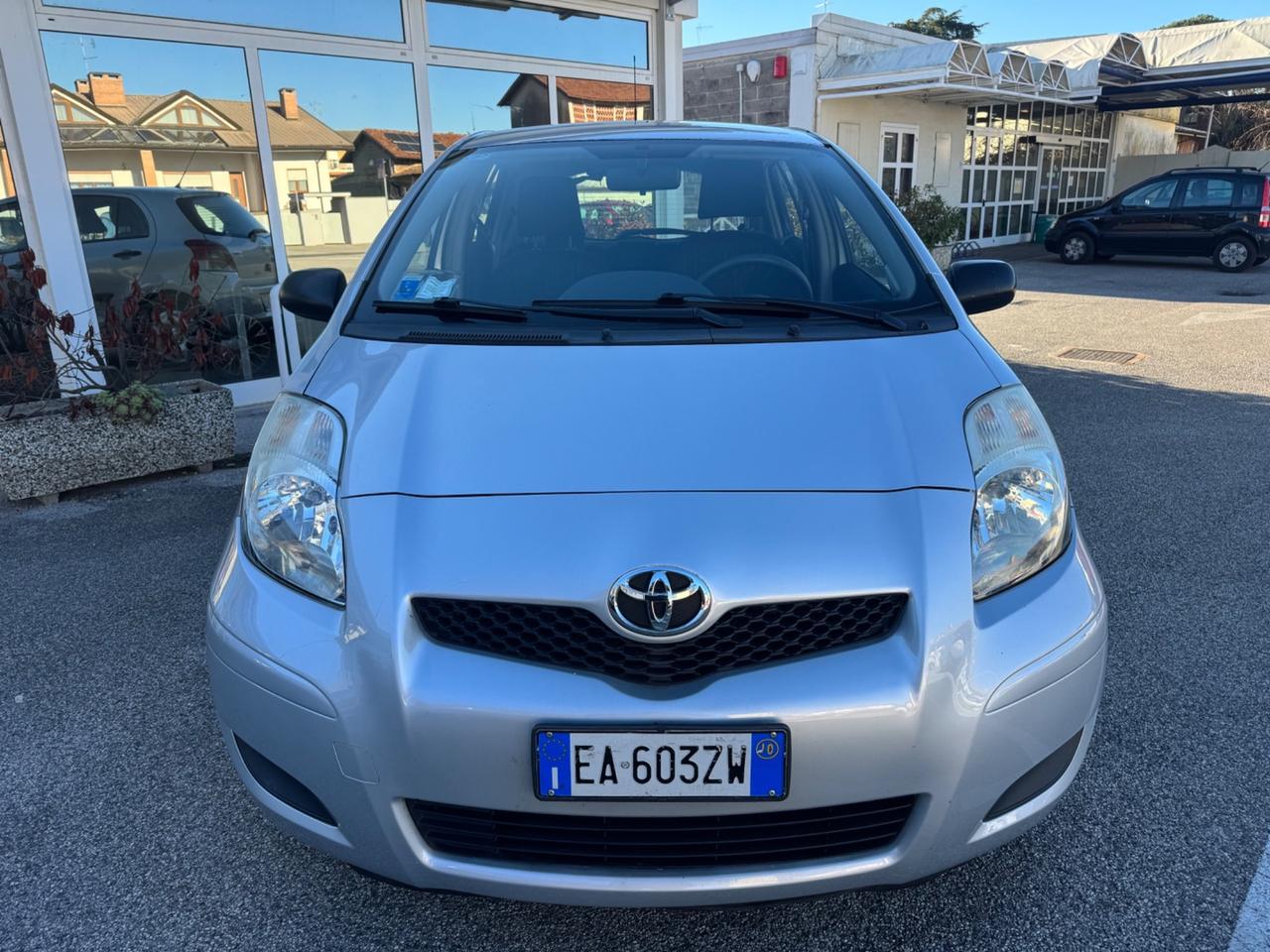 Toyota Yaris 1.0 5 porte Sol