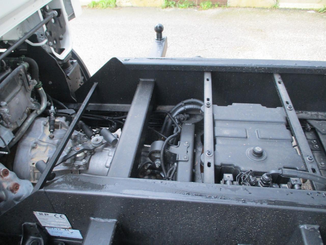 Nissan Cabstar NT 400 35-14 2.5 140CV E5 RIBALTABILE TRILATERALE