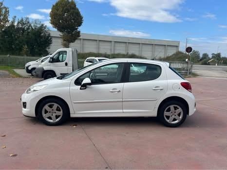 Peugeot 207 1.4 HDi 70CV 5p. Millesim 200