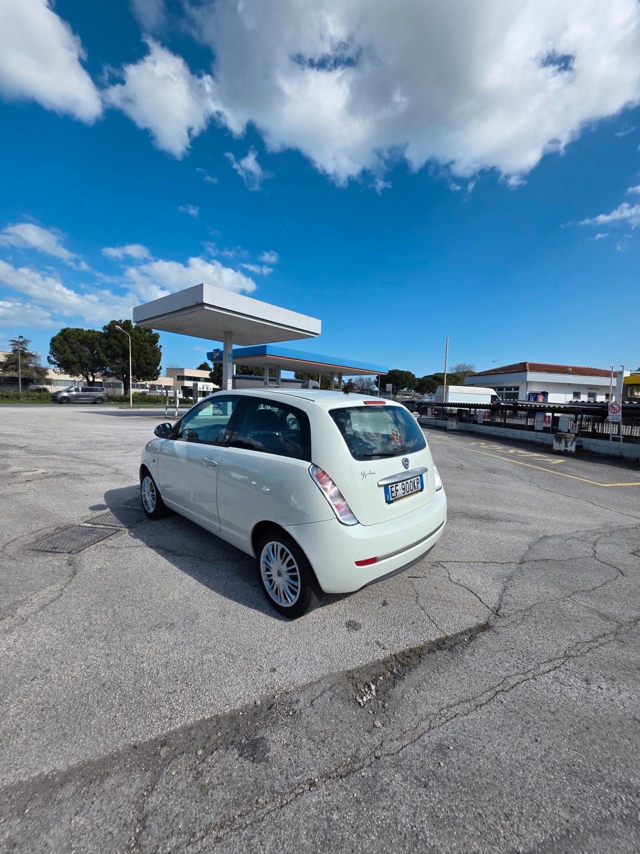 Lancia Ypsilon neo patentati 81000 km