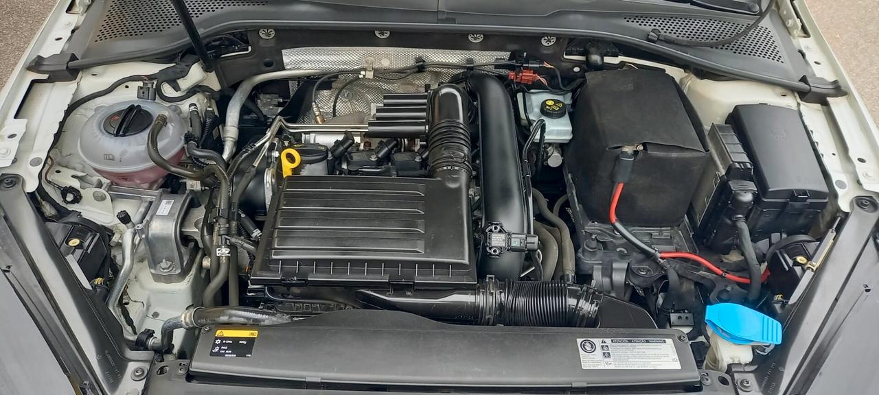 Volkswagen Golf 7 Blue Motion Tech & Sound cc. 1.2 Benzina Manuale 5 Porte 5 Posti UTILIZZABILE ANCHE PER I NEOPATENTATI 2025...!!!!