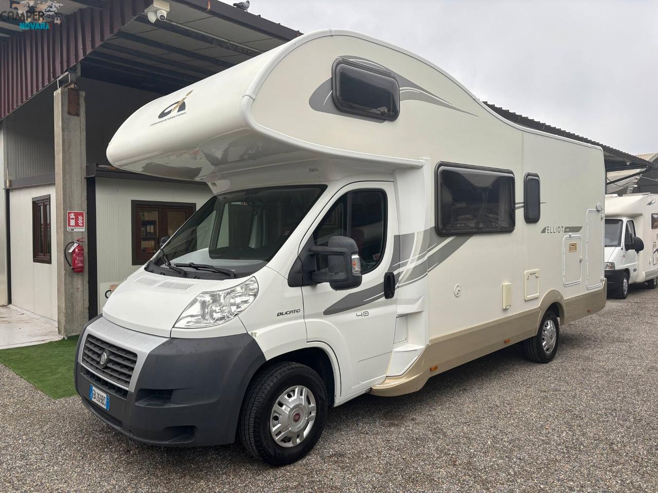 CARAVANS INTERNATIONAL ELLIOT 40 - mansardato con letti a castello in coda